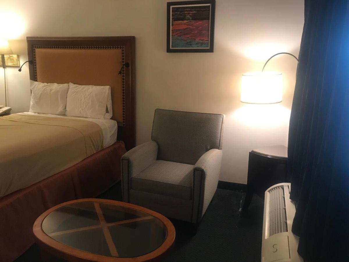 Motel Traveler Craig